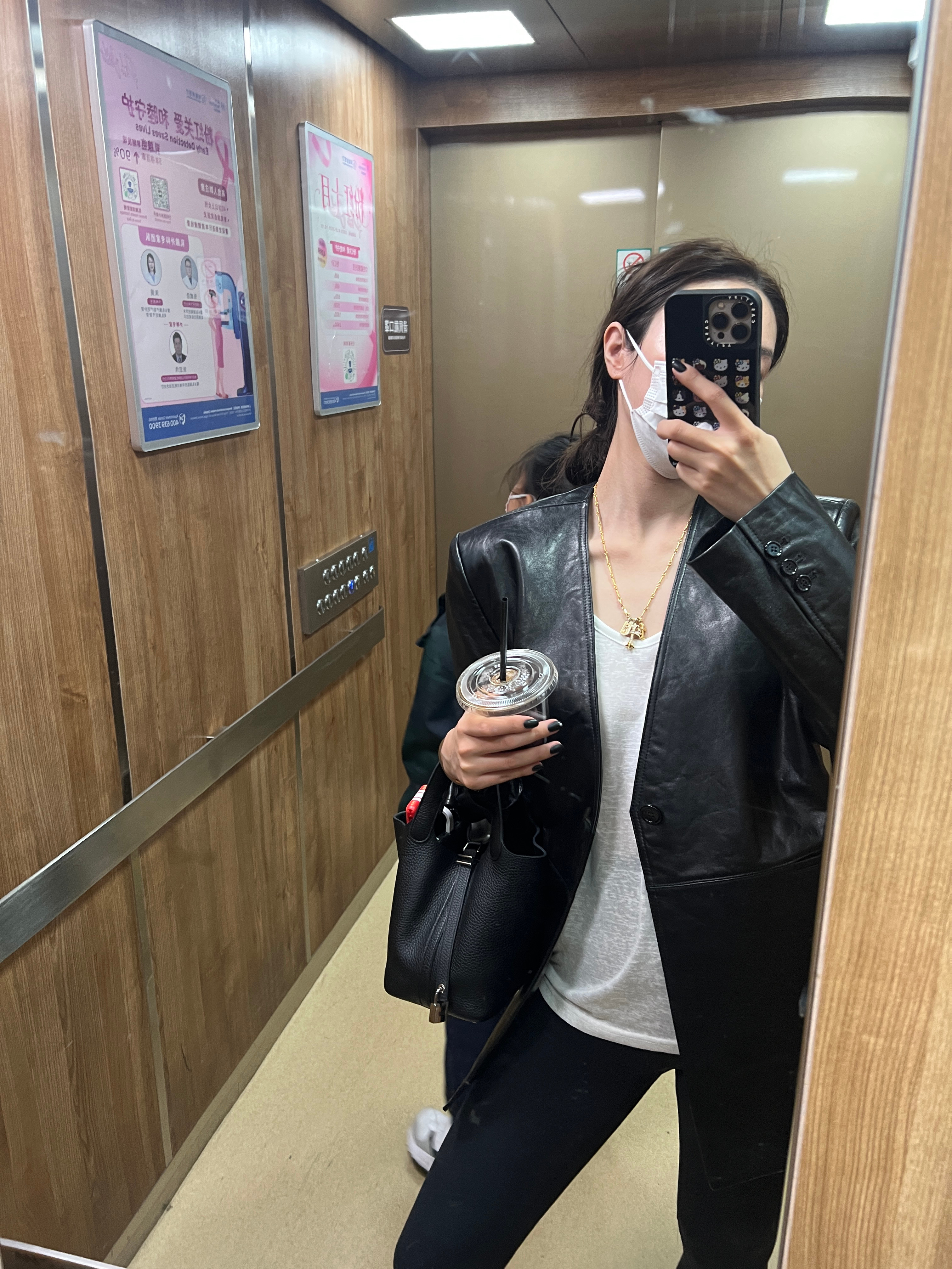 最近消失因为妹妹生病 拍了一个月医院 每天早上区挂水 烧了大半个月……甲流  支