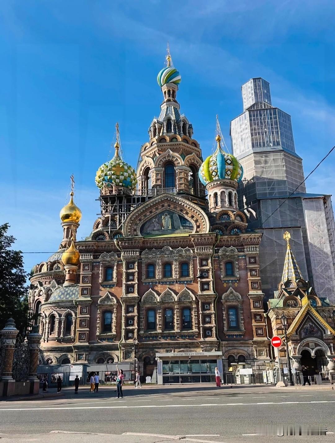 在俄罗斯旅游有哪些注意事项赴俄旅游需备好保暖衣物，兑换卢布现金；公共场所禁烟，教