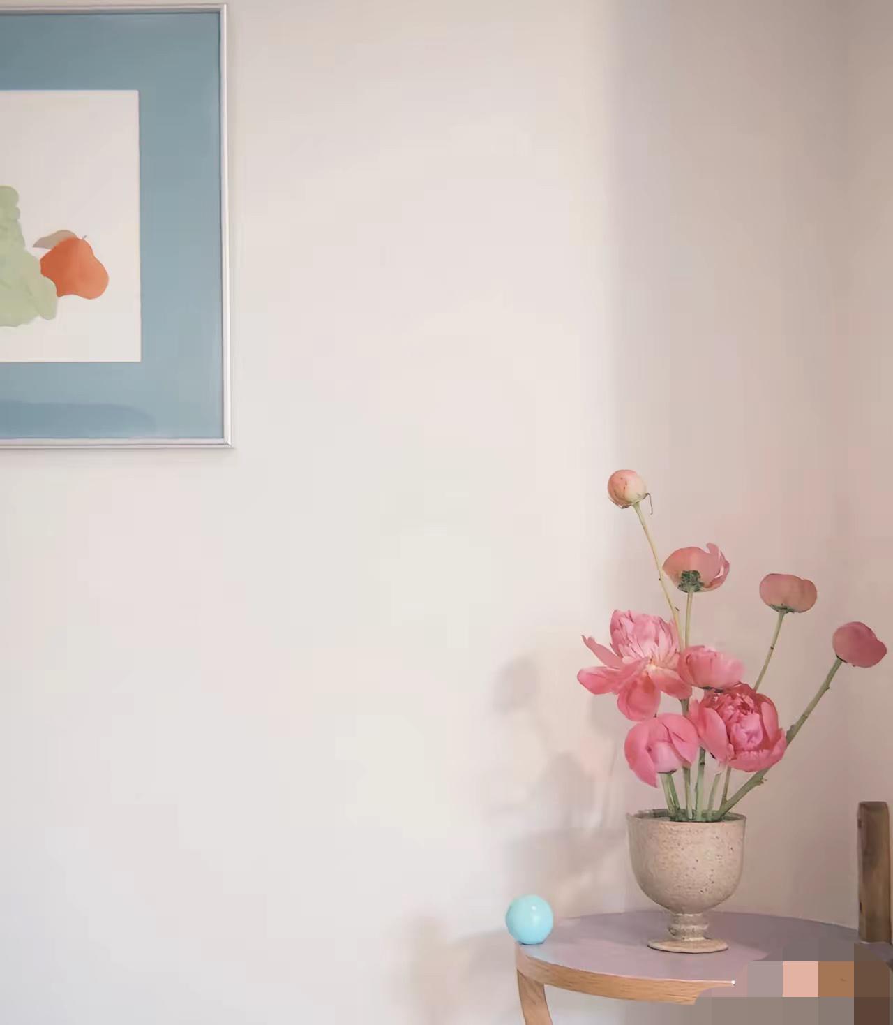女人到了45岁以后，
不要再穿皱巴的衣服了，
因为人已经皱巴了。
​女人到了一定