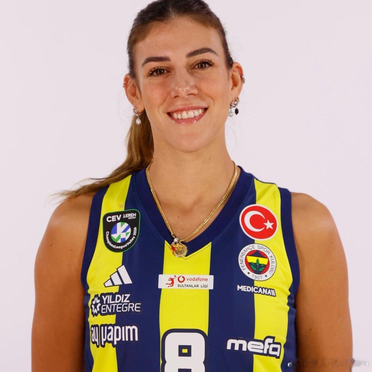 📌 由于训练中右腿拉伤，意大利名将阿莱西亚·奥罗未入选欧冠对阵本菲卡的比赛名单