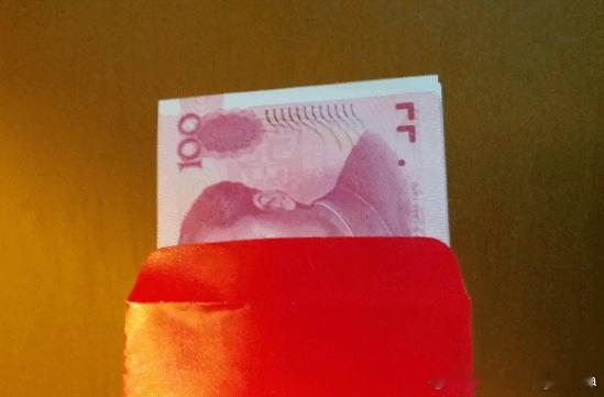 孩子过年收2万元压岁钱妈妈要求上交 律师：父母不得随意使用据媒体报道，近日，12