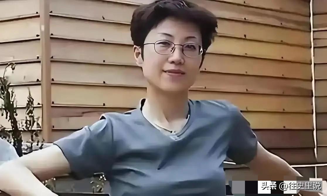 她持美国绿卡带着丈夫和5岁儿子回国探亲，返程在北京首都机场准备离境时，被国家安全