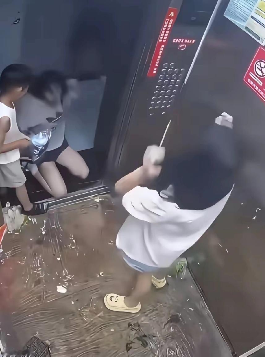 我不会买电梯房的，你们看出事了吧！电梯房子有一利就有一弊，坐电梯比走梯房子快是真