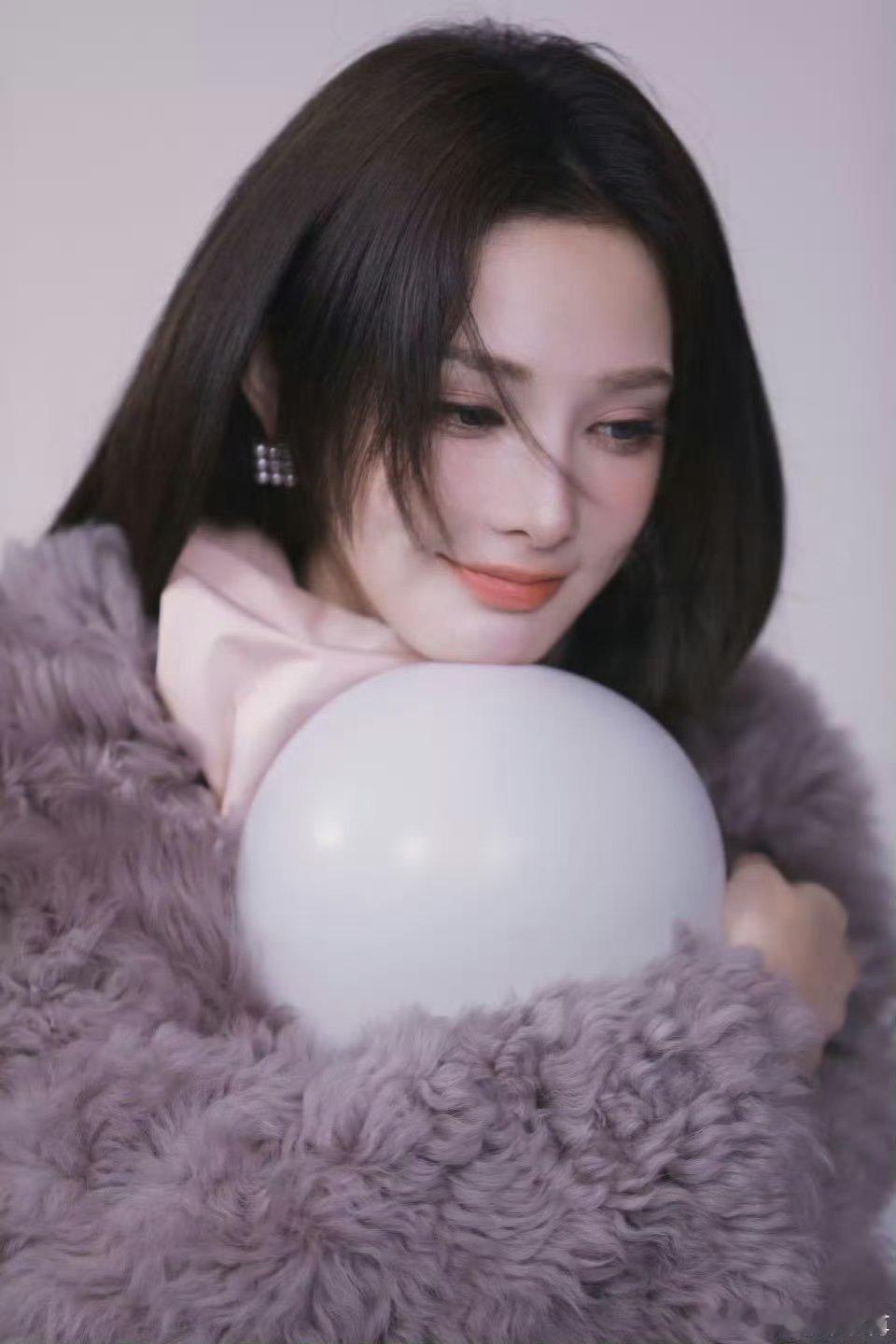 内娱又上新了免费明星见面会彭小苒这场见面会，简直就是粉丝们的年终奖啊！ 这波操作