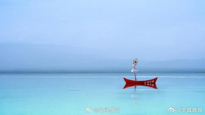 【#茶卡盐湖心形雕塑被吐槽画蛇添足#，景区：此前有游客反馈没打卡点，委托专业人员