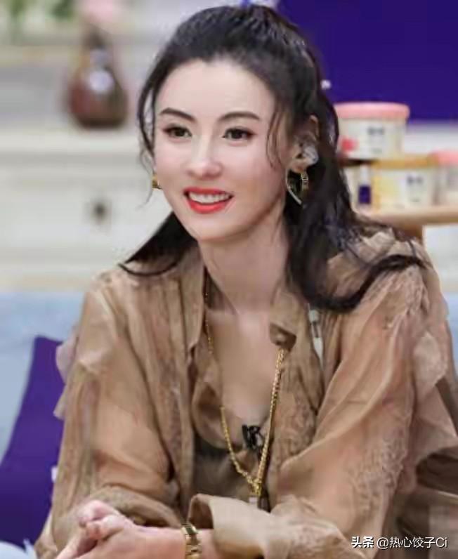 张柏芝在节目中说，我要年纪大的，我要离过婚的，他会完全理解到我的以前，我的过去。