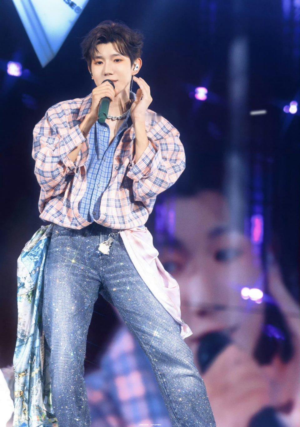 王源肖战从小是邻居 一个小区出两个顶流 太厉害了所以小源是听着肖肖敲门声长大的？