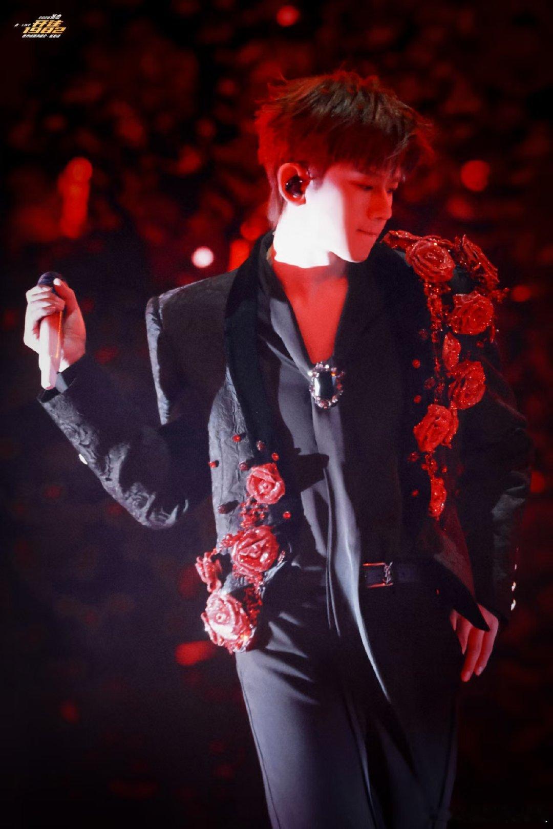 张杰红尘录梦回沉香如屑 张杰未LIVE巡回演唱会张杰的《红尘录》太有魔力，一开唱