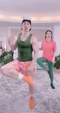 刘畊宏劝大家别学潘玮柏减肥刘畊宏劝别学潘玮柏减肥，这是过来人的忠告吧！潘玮柏减肥