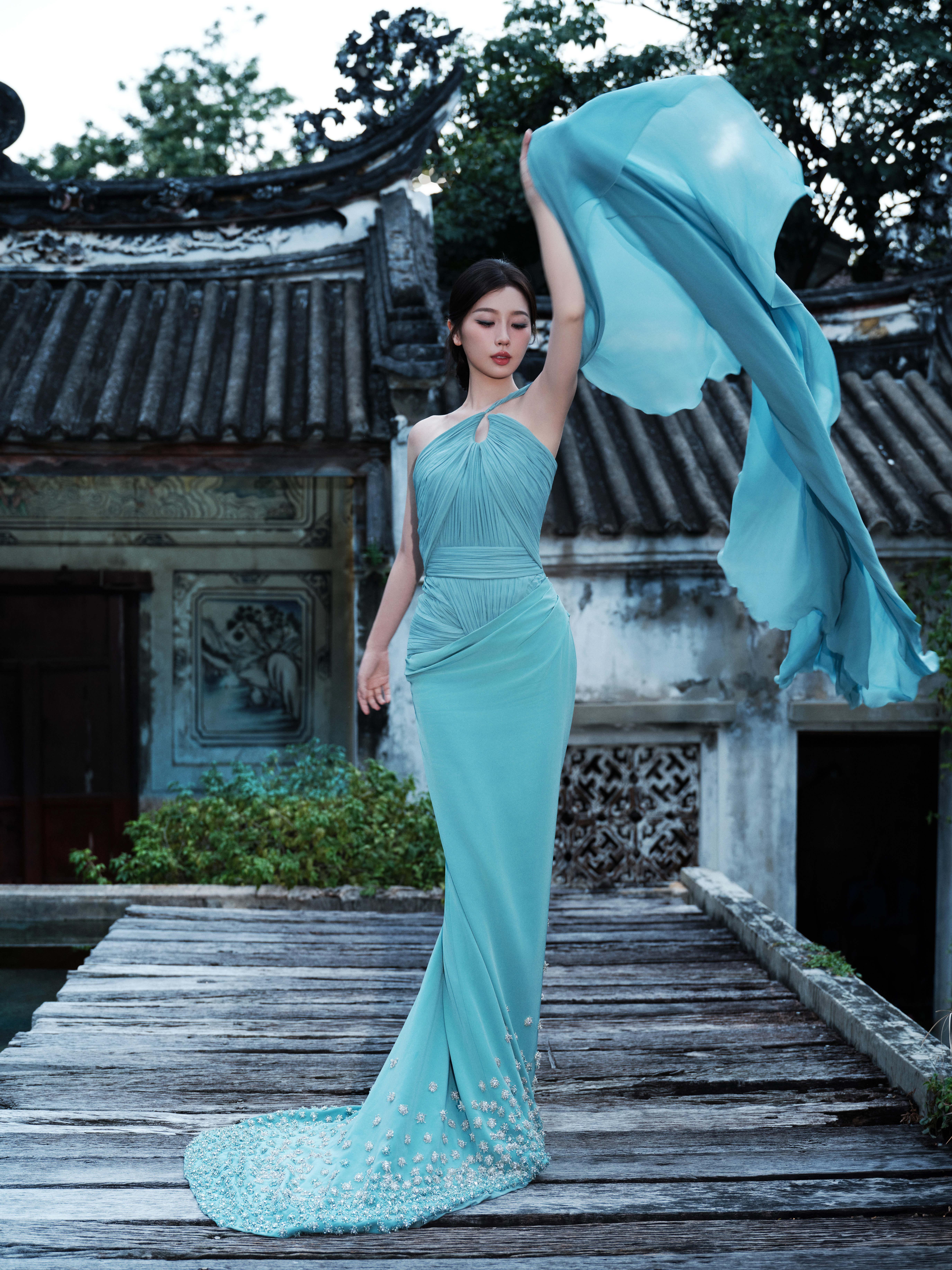 虞书欣｜2026爱奇艺海外悦享会今日活动新造型   ～  虞书欣身穿 Tony 