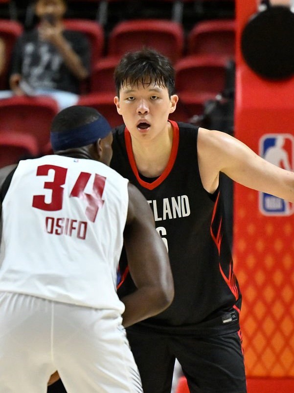 杨瀚森全场得到13分5篮板3助攻4盖帽4失误，11投6中，三分4中1（26分钟）