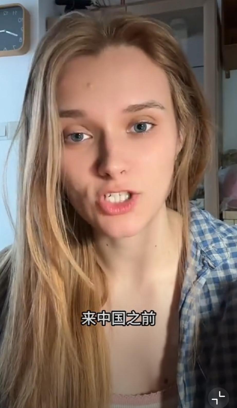 这个外国博主发现中国人素质真的是高：大家特别自觉的排队买单，不会顺手拿走东西，这