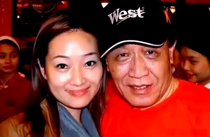 病房里，67岁的张帝连喘气都得靠着吸氧机，他费力地签下字，把名下的房产和存折悉数