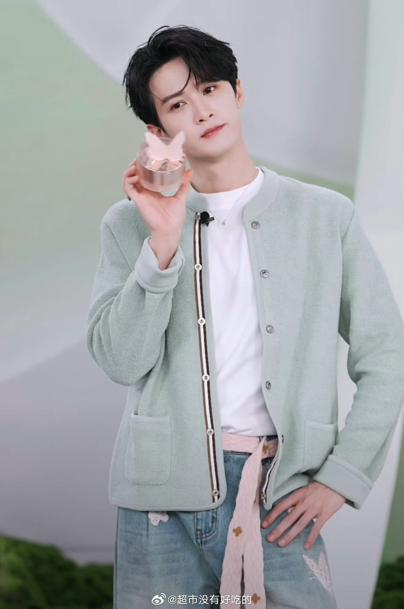 檀健次今晚直播状态，清爽男大多多 