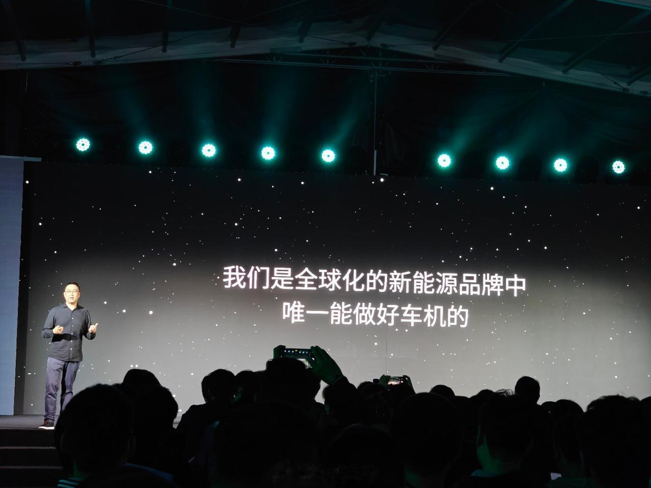 魅族 Flyme Auto 以 极星的方式呈现。[吐舌]

手机今天没有了，明年