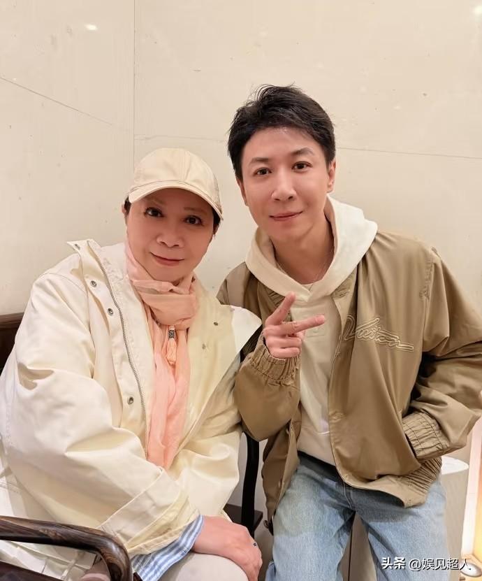 真的没想到，张维伊长得真像蔡明！简直像母子俩，一模一样！