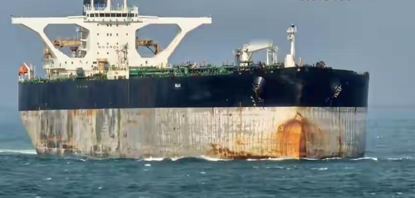 俄罗斯油轮被扣押，美俄冲突一触即发，就看谁敢开“第一枪”