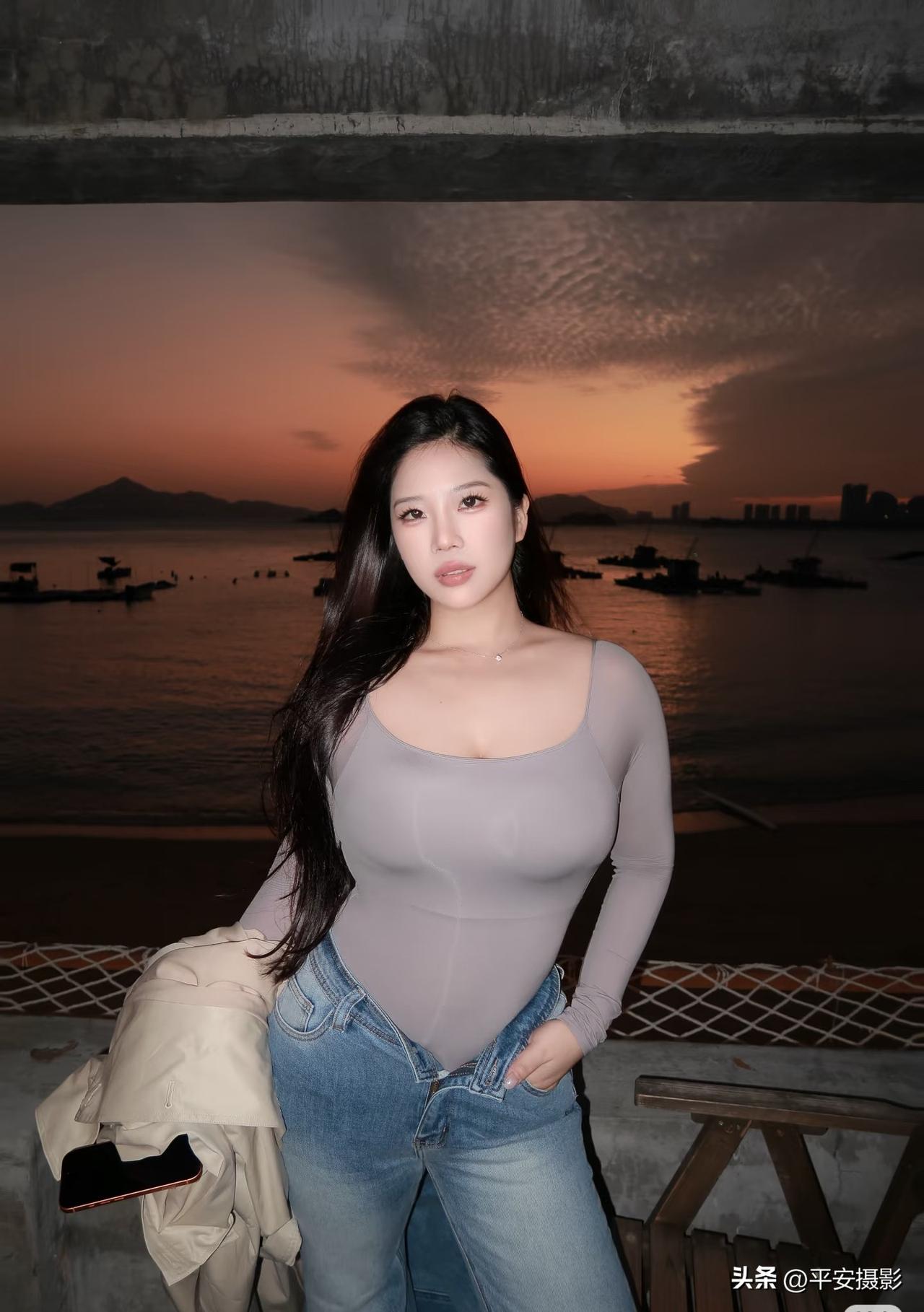 大只美女  最适合牛仔裤了