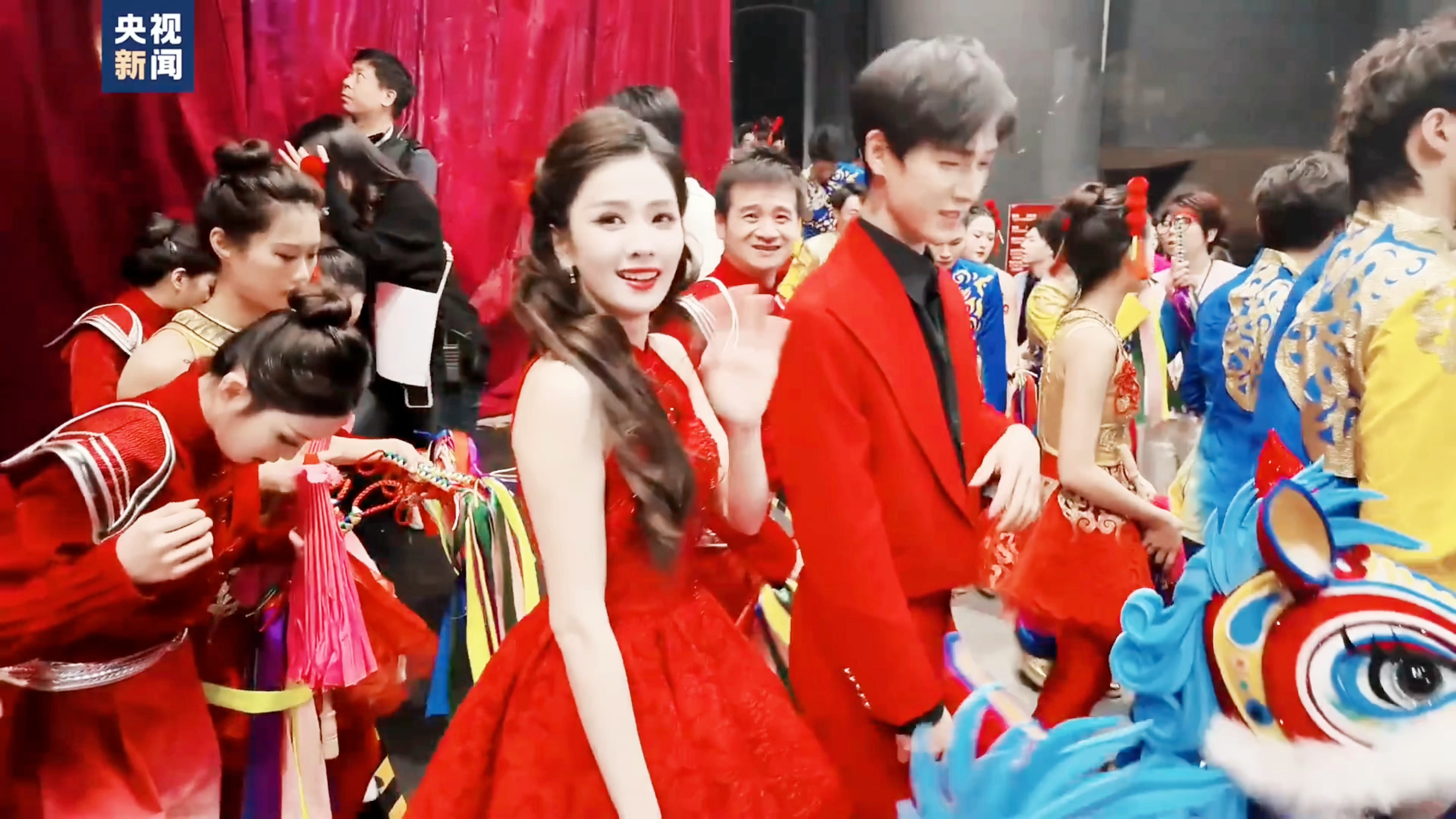 白鹿李昀锐春晚后台同框了，如此美帅🥰🥰🥰白鹿李昀锐春晚后台同框