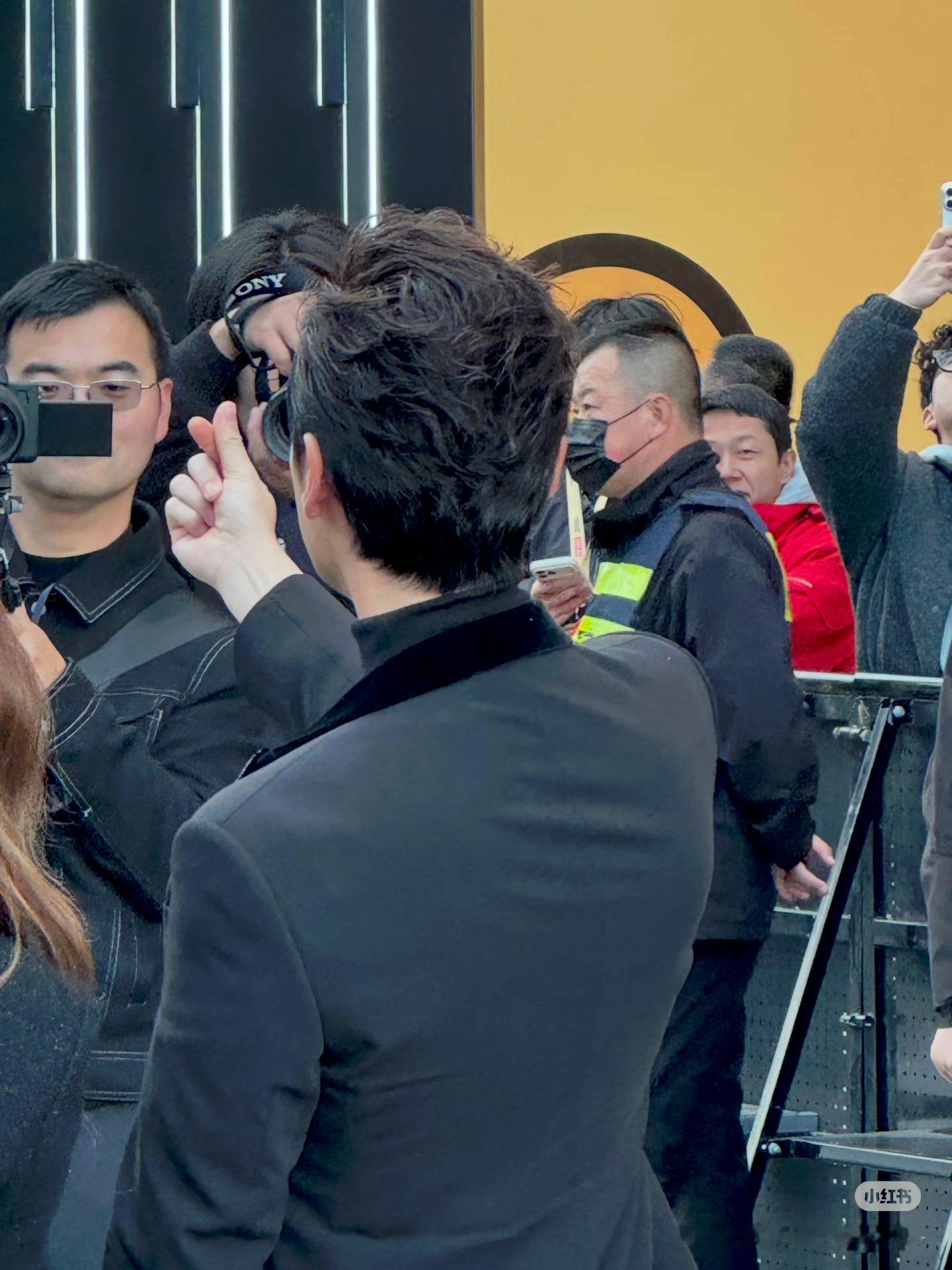 家人们  我竟然看到胡歌比心了诶啊啊啊啊啊啊啊哈哈哈哈哈哈哈哈哈🫰🏻🫰🏻