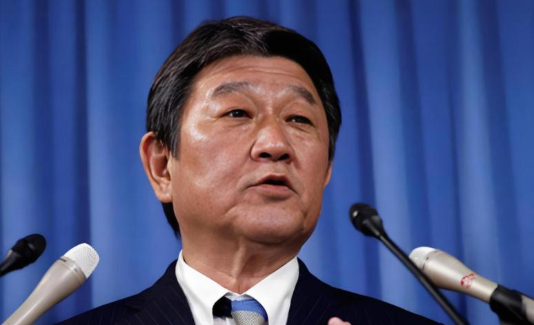 12日，日本外相茂木敏充发表谈话，叫嚣中国不接受"仲裁结果"是"破坏国际法治"，