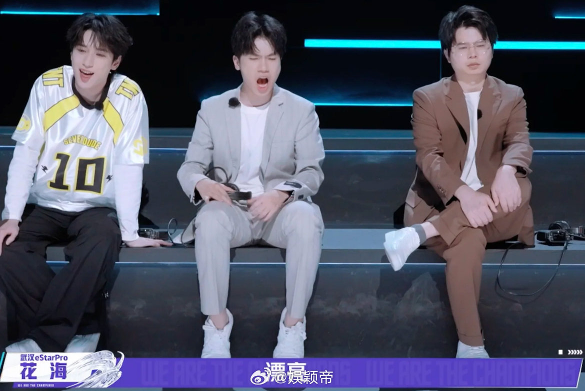 当你和朋友支持的是不同队伍时 战至巅峰 JIUZHE顺风，久哲“嘻嘻”上头，刘耀