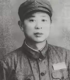 1944年浙东四明山，山风裹着雨雾新四军浙东游击纵队驻地浇得透湿