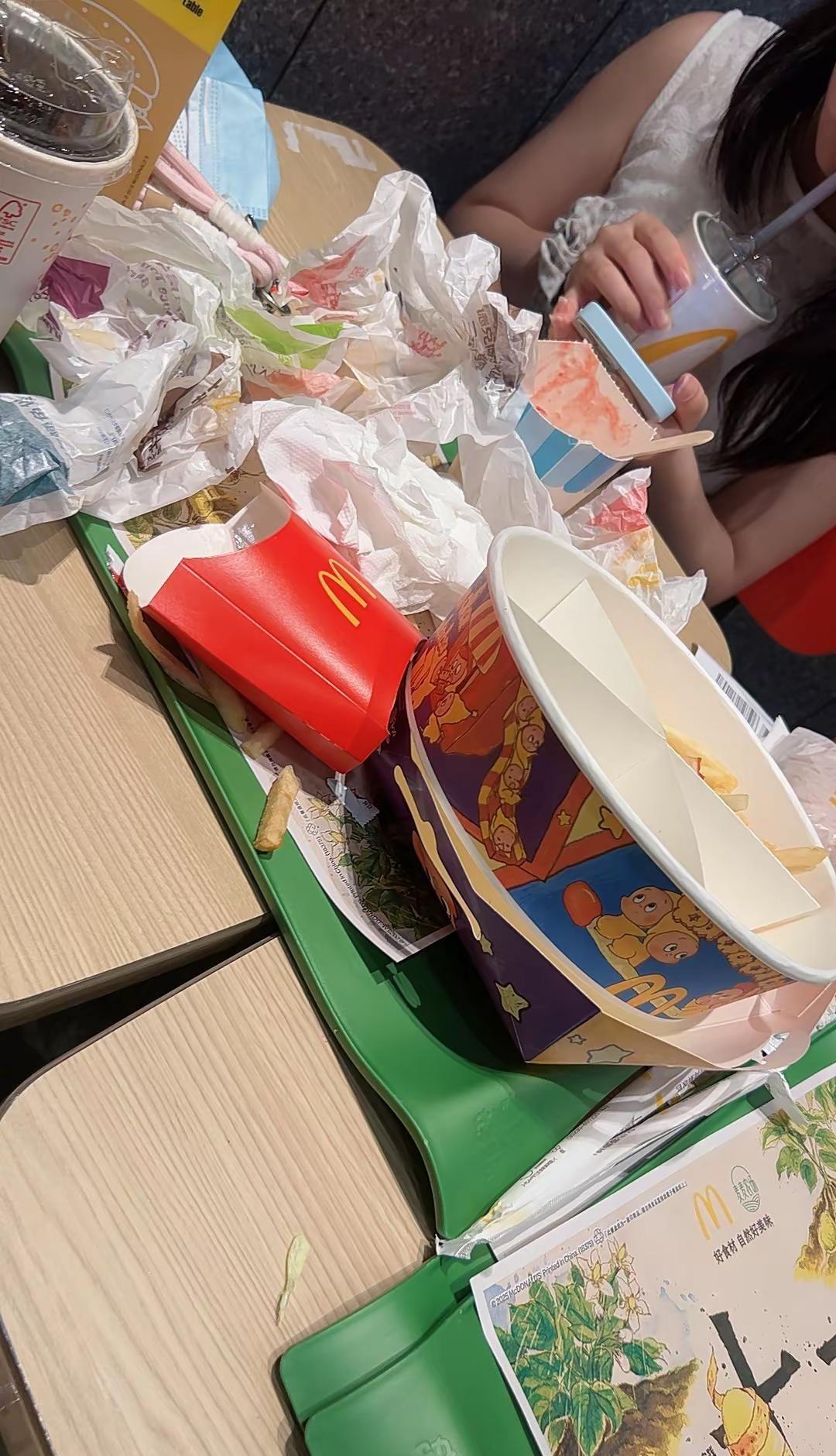 爱人的方式，第一是给你花钱，第二是给你解决     问题，第三是抽时间陪你，其他