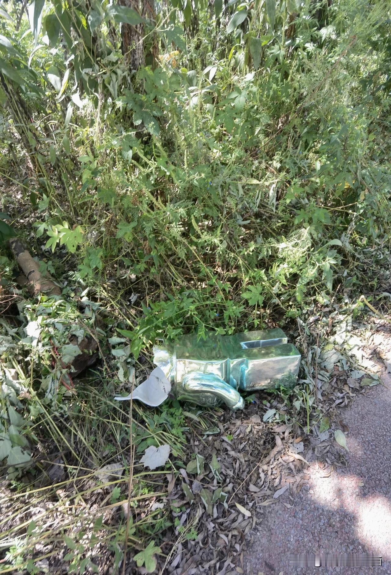 【经济上行时期的奢侈品，在如今社会一文不值！】小时候就理解不了“暴力熊摆件”为啥
