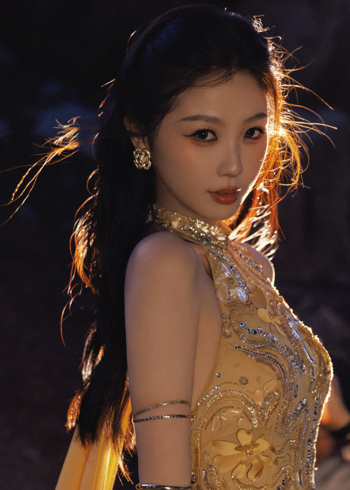 虞书欣金色女神虞书欣金裙女神 虞书欣金裙女神 