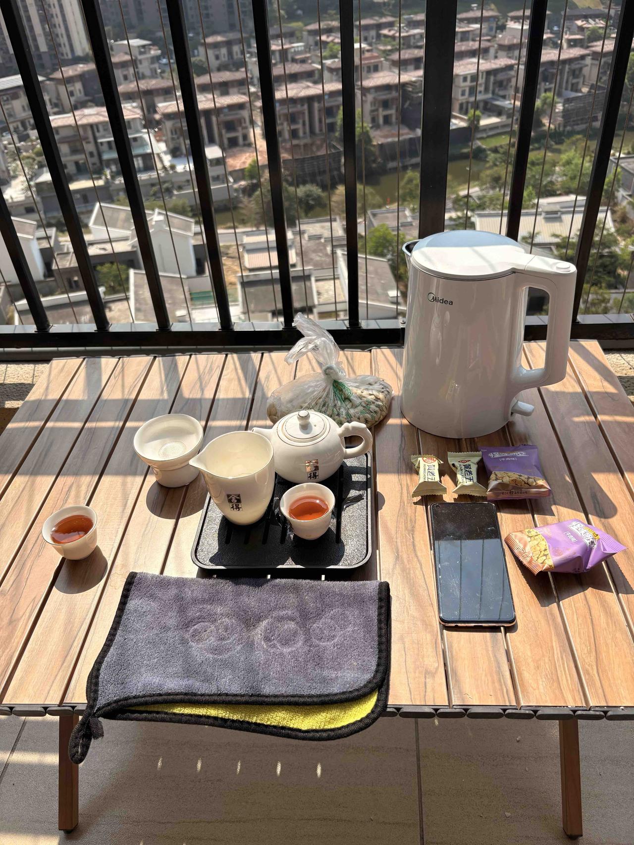 属兔的男人都喜欢什么样的女人？
1，温柔贤惠，热情大方。

2，长相怎么说也要在