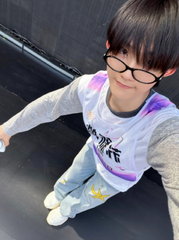 苏新皓也在戒断演唱会苏新皓彩排自拍苏新皓彩排自拍，苏新皓也在戒断演唱会。还在戒断