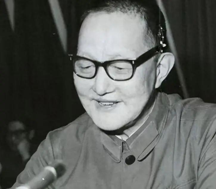 每当回顾洪学智将军在抗美援朝战争中的卓越功勋，“钢铁运输线”的传奇总被铭记。
