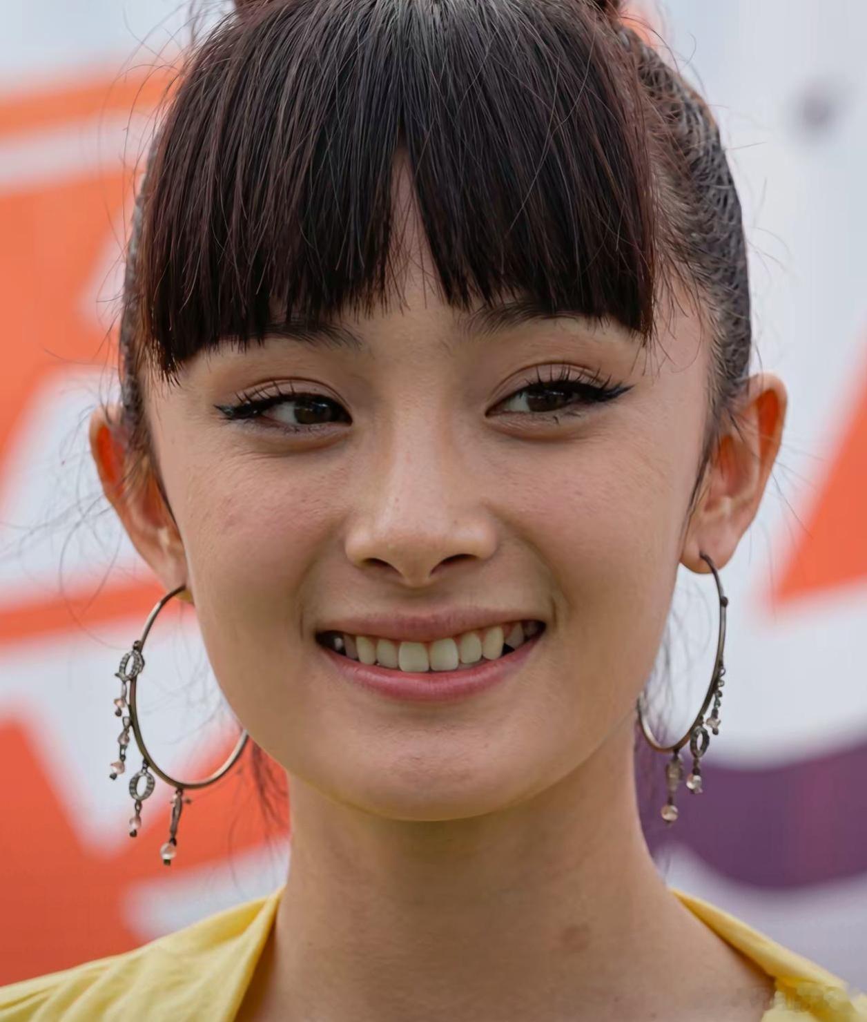 杨幂从小到大一点没变，她真的没整过吧！ 