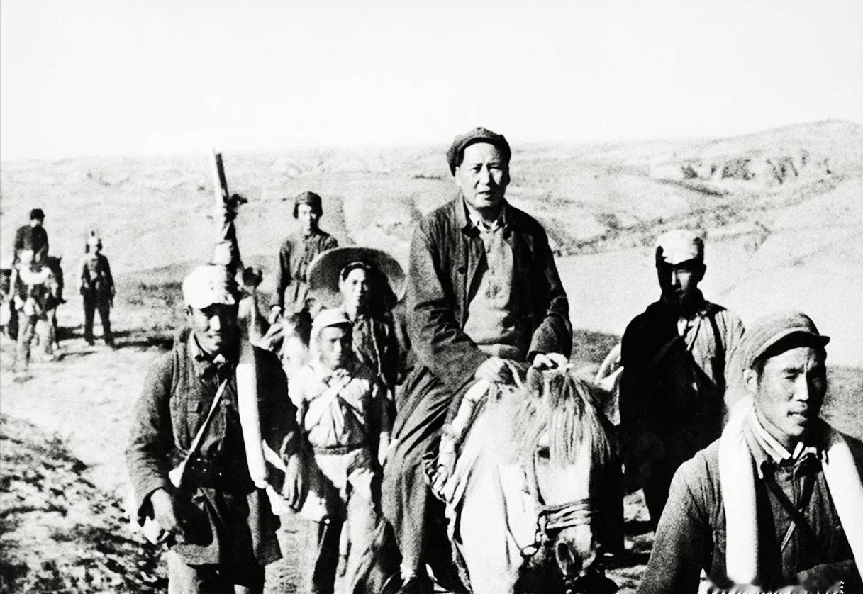 中国革命的成功，绝对不是毛主席一个人的成就，是无数先烈和英雄共同创造的，这是绝对