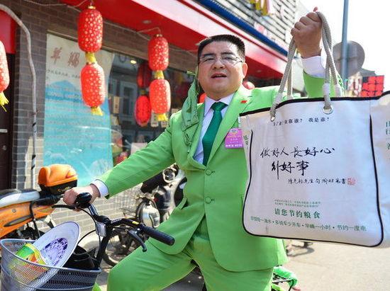 标哥是真男人啊！

不得不服，在前段时间张雪机车获得冠军后，这陈光标就说要给张雪