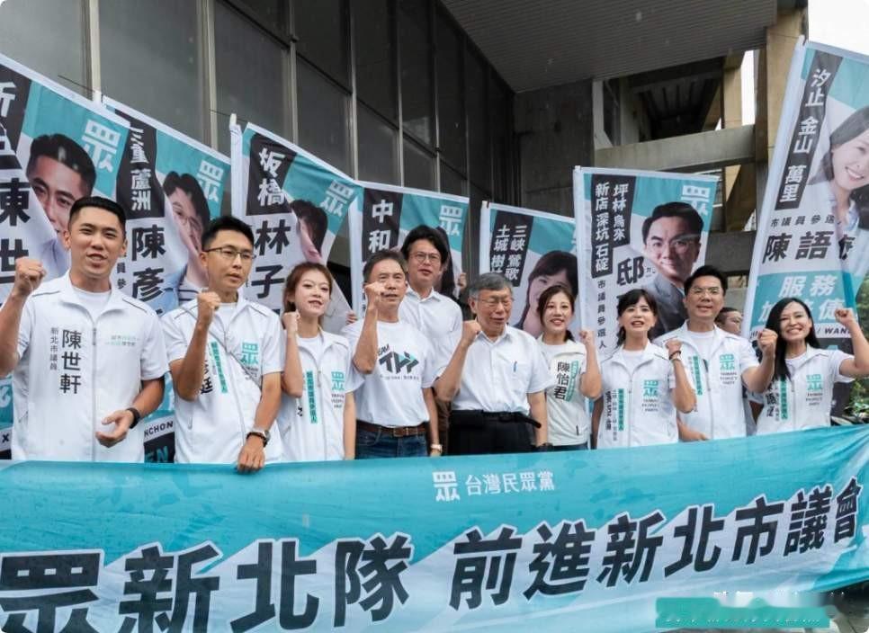 “蓝白合”不会破裂，别看双方在台面上炒得凶，其实，眼下谁也离不开谁。
岛内的政治