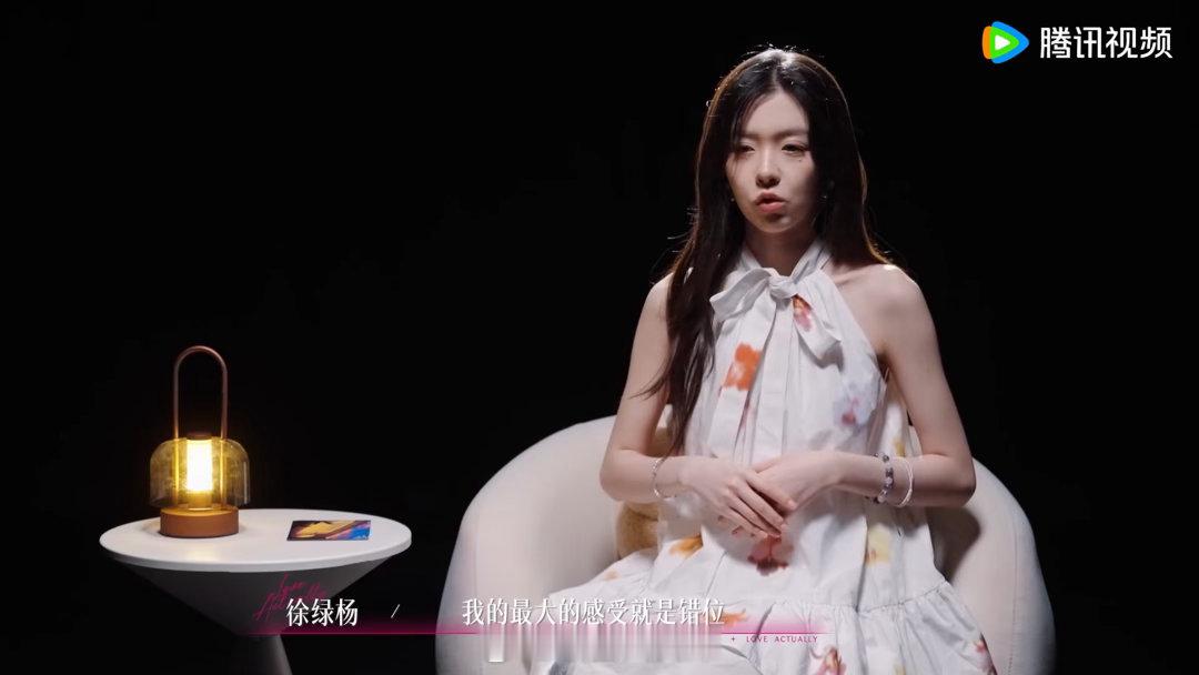 夏之光嗑到柳柳周佑凌周佑凌柳柳这一幕好像求婚节目下期预告甜度拉满，周佑凌手捧鲜花