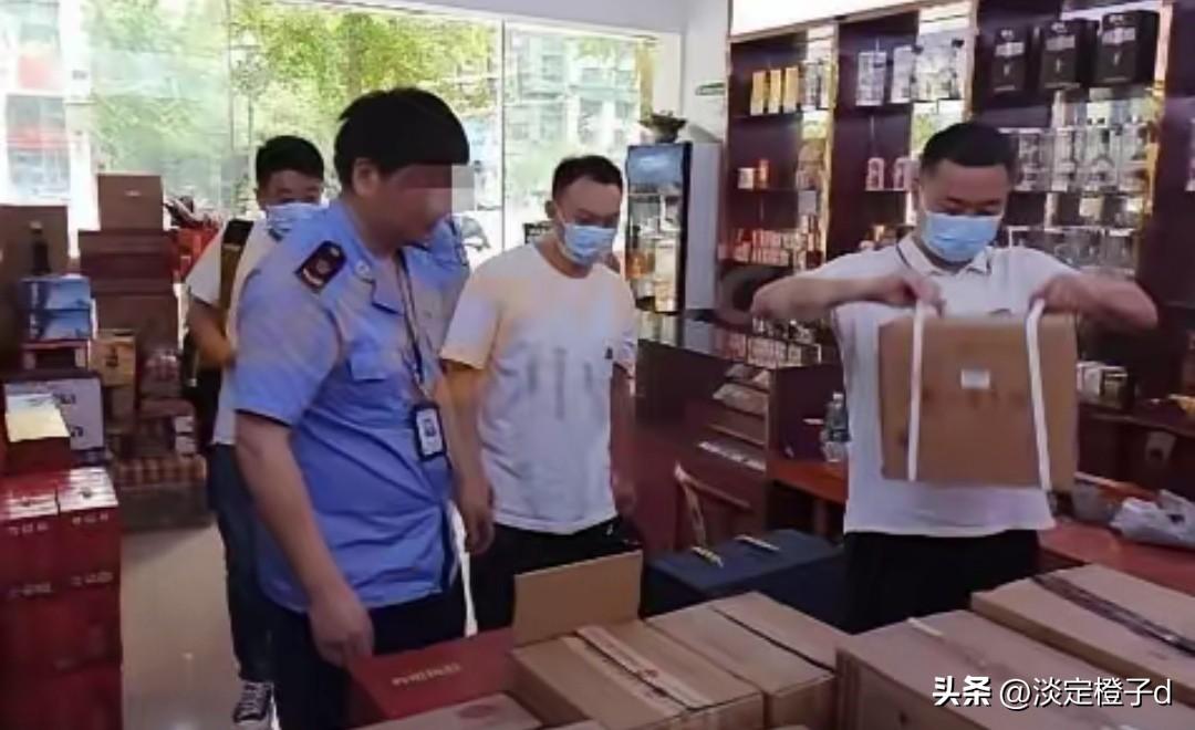 安徽李某买3箱假剑南春索赔，最终只拿到2296元赔偿。
 
2025年6月，李某