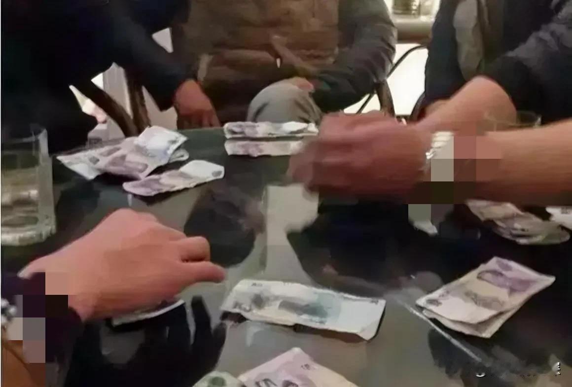 我和老公昨晚大吵了一架，我一年辛苦挣来的钱，没有几天他就给我全部输完了。他昨晚对