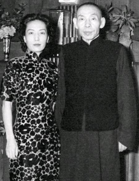 1948年，孟小冬去上海看闺蜜姚玉兰，当晚俩人挤一张床睡下，哪想到，姚玉兰等她睡