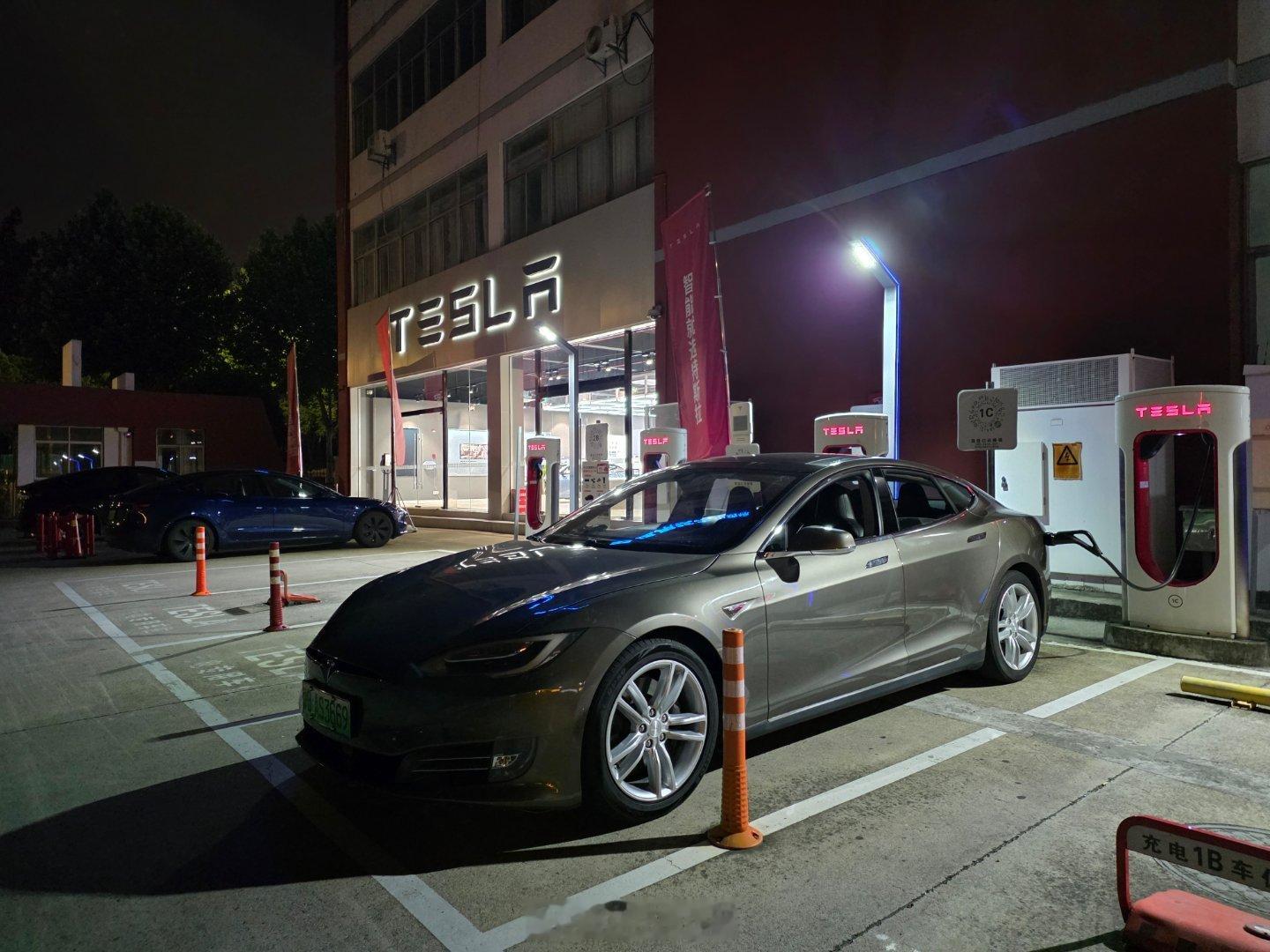 toppoor宇宙顶级家用车拿下models70d8w公里沪牌+差博士s级+终身