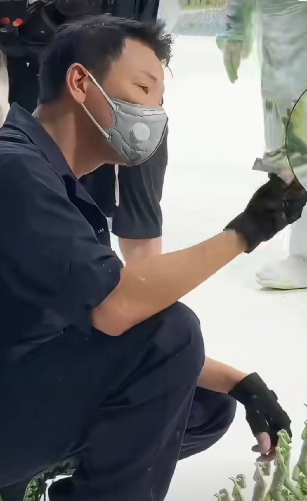 陶喆开始演短剧了陶喆分享的4个短剧短视频，真的给我笑不活了。前一秒还是埋头捣鼓的