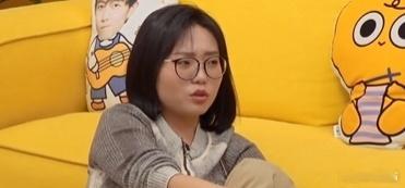 毛不易 被爱对自己来说很稀缺  毛不易在雪琴谈论恋爱被爱话题时，微微仰头，目光中