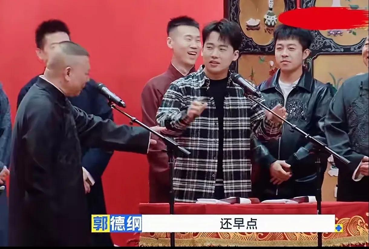 在一次德云社相声演出返场活动中，郭德纲被儿子的一番话吓出了一身冷汗。郭德纲一直在