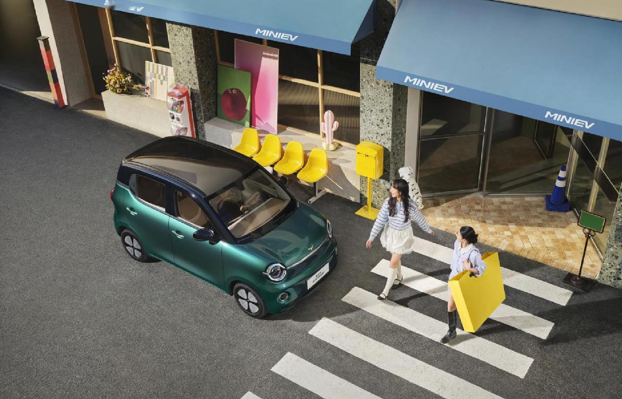 第五代宏光MINIEV来了！全新造型，1块钱能跑20公里，每公里只要5分钱。4月