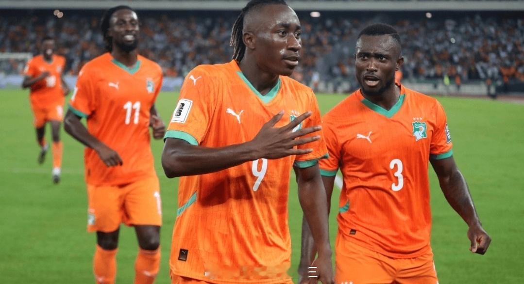 费迪南德：迪奥曼德潜力无限，到25岁他就是曼联的完美首发在早些时候结束的非洲杯小