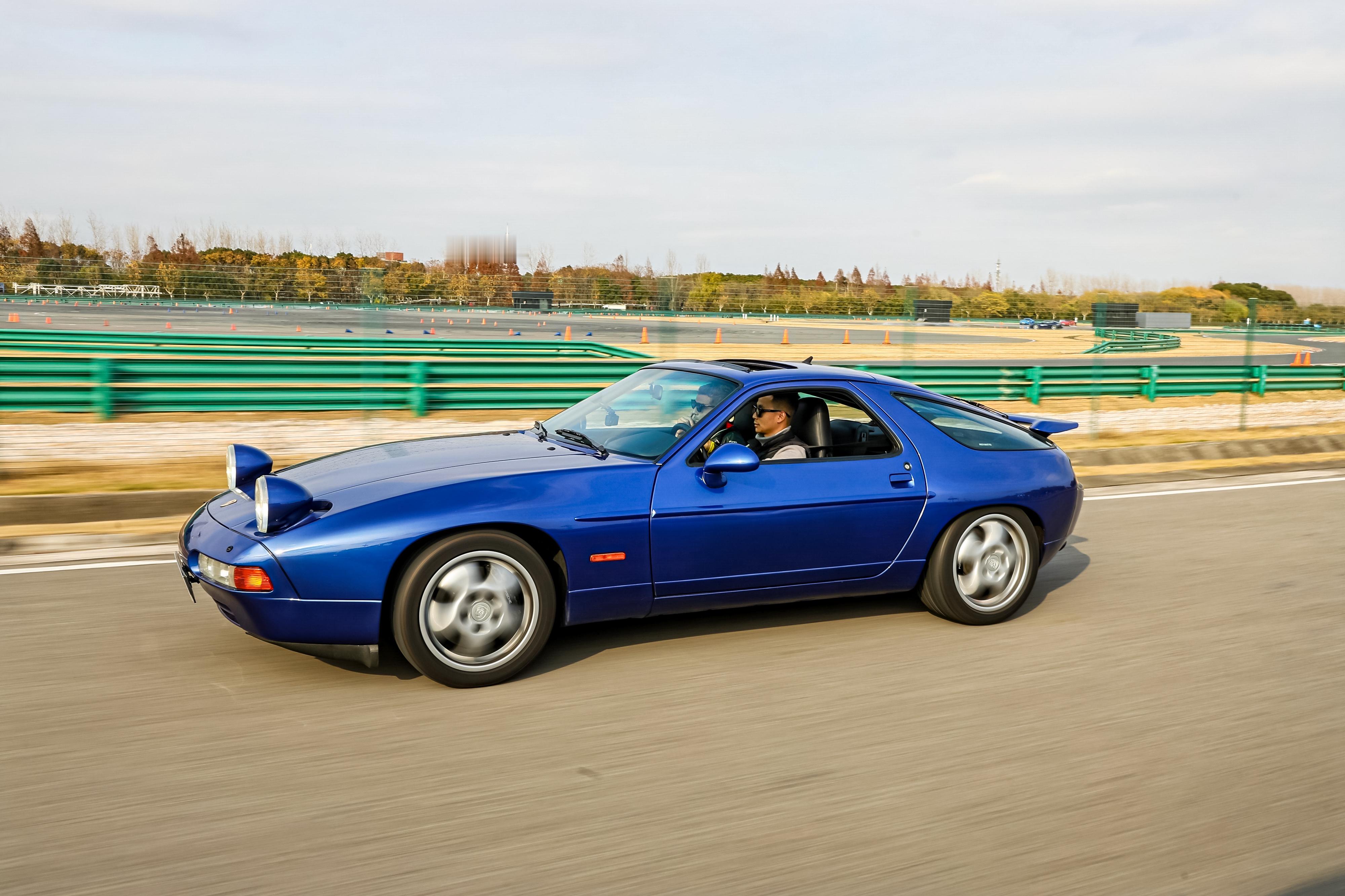 开928 GTS这张照片，简直是我最近的人生照片！太赞了！已安排微博背景图，微信