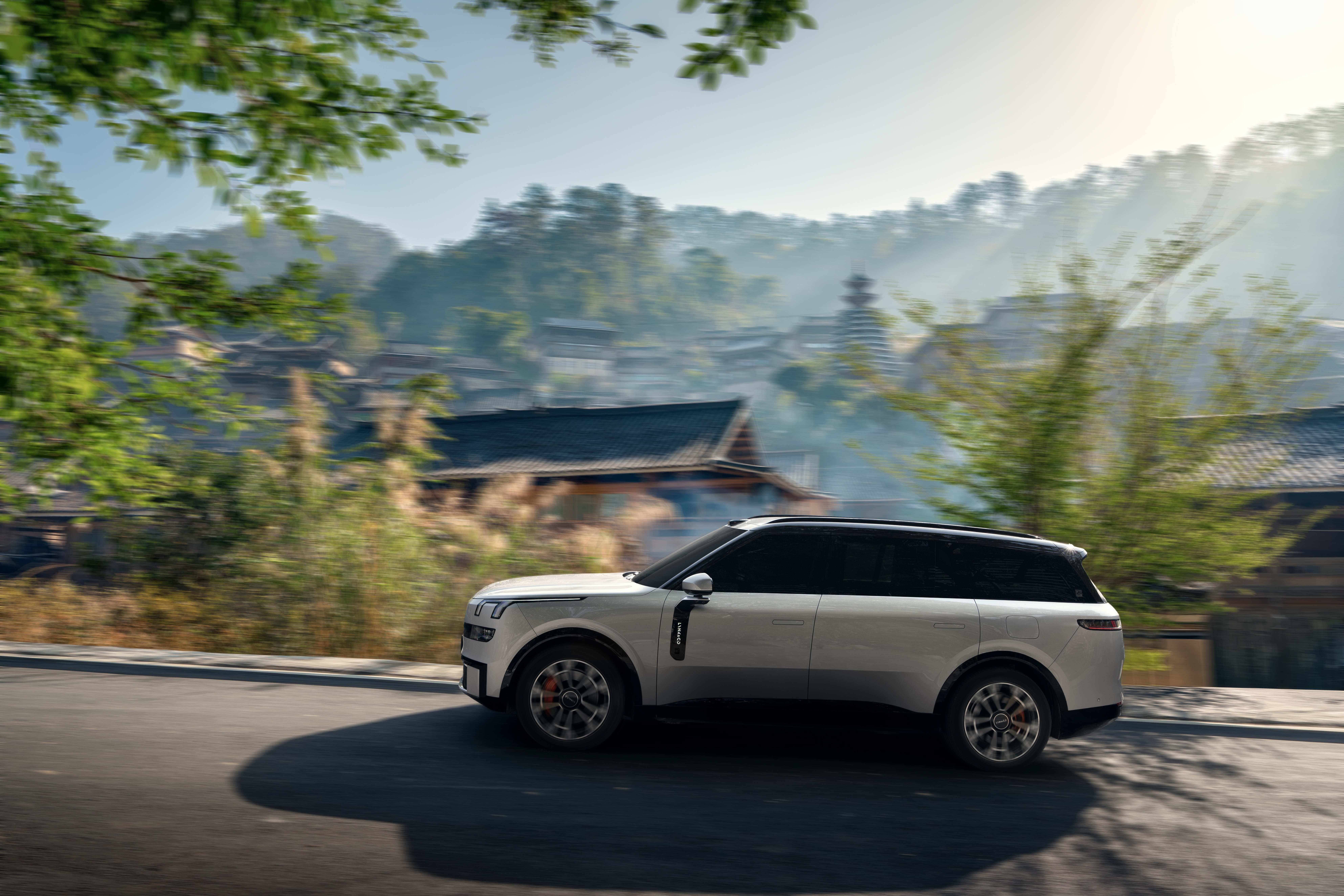 杜比音效侗族大歌来了，这次又封神了一把！没有棚配，直接坐在车里对着侗寨山水录歌。