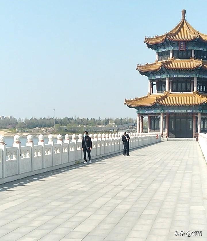 春天的阳光明媚，初夏的繁花似锦，春夏郊游惬意满满，祖国美丽的大好河山让人流连忘返